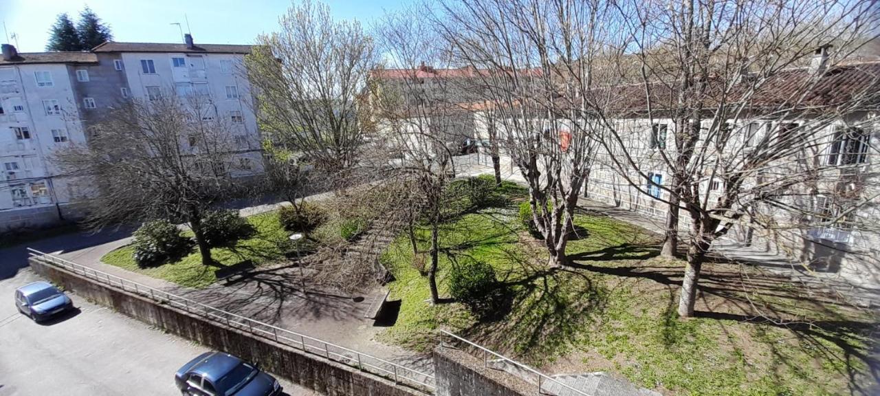 O Descanso Da Abella Apartment Ourense Bagian luar foto