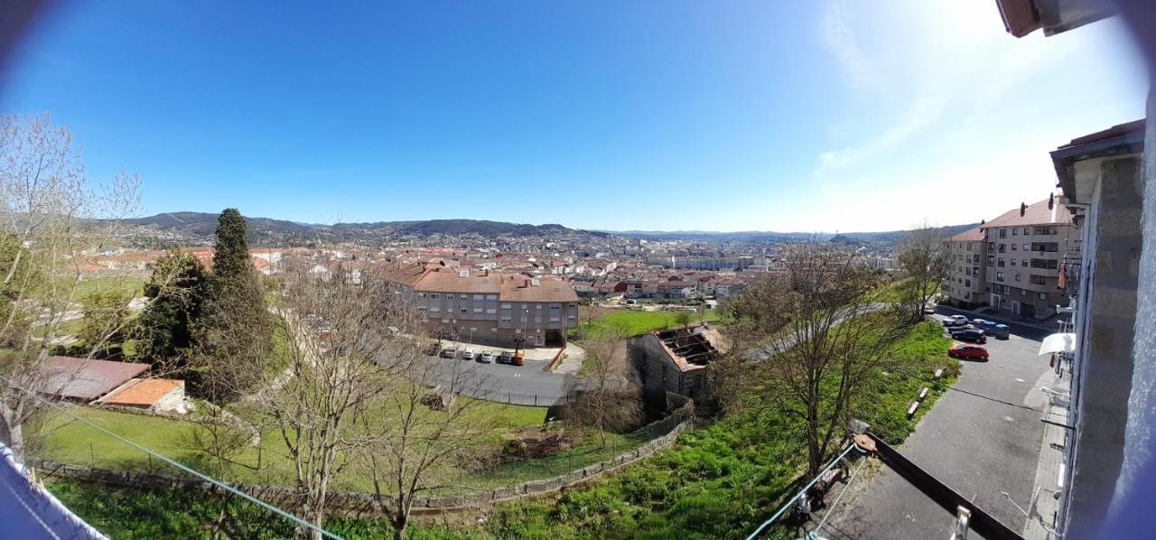 O Descanso Da Abella Apartment Ourense Bagian luar foto