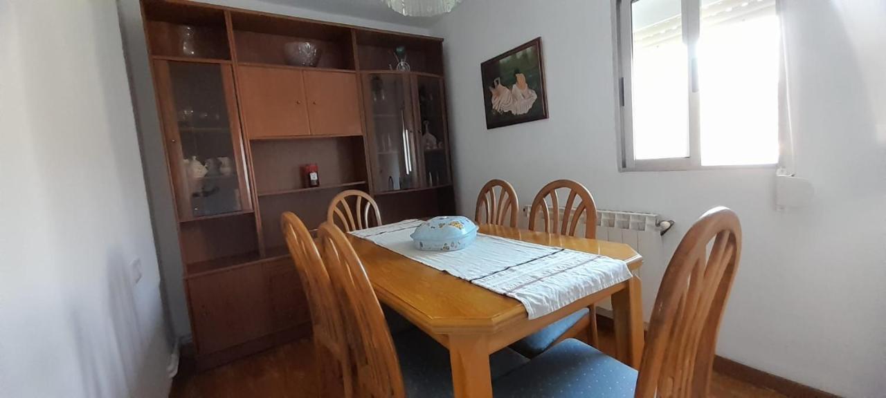 O Descanso Da Abella Apartment Ourense Bagian luar foto