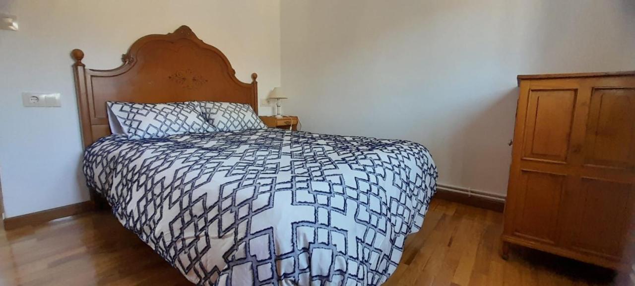 O Descanso Da Abella Apartment Ourense Bagian luar foto